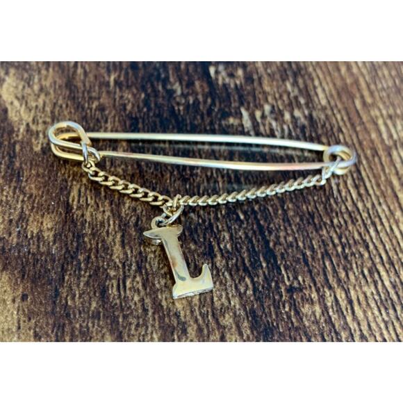 Bar Pin Brooch Gold Tone Letter “L” On Pin With Chain - Picture 5 of 6